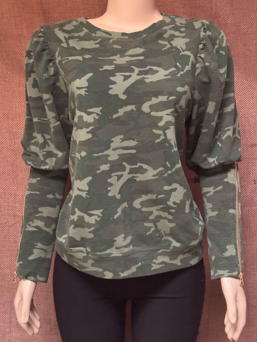 sundays Sz XL Camo Puff-Sleeve Sweatshirt